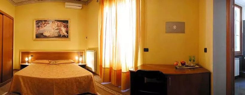 هتل La Luna Guest House