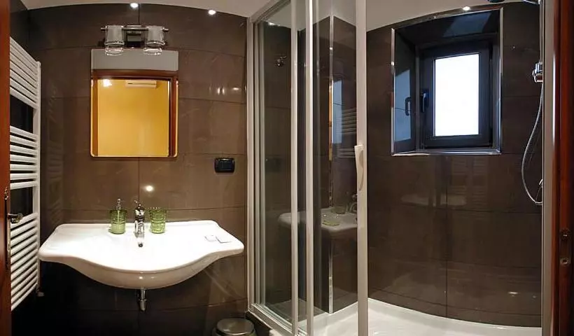 هتل La Luna Guest House