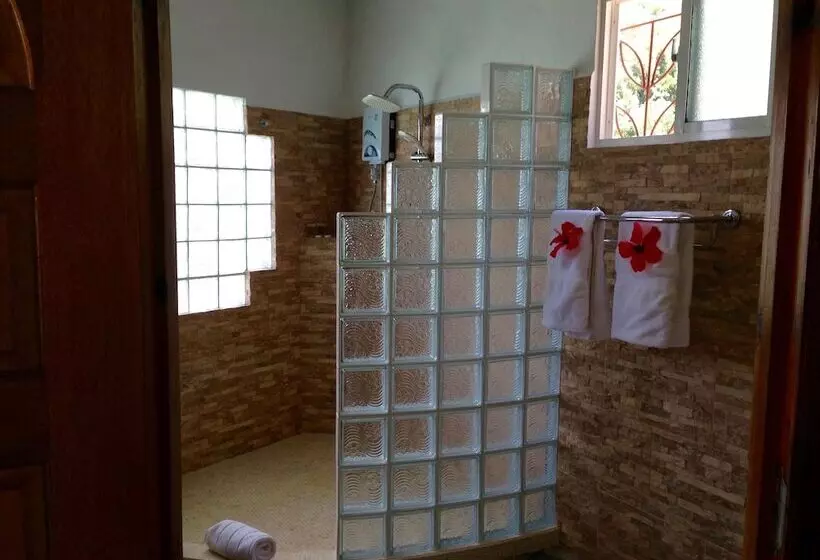 هتل Lazare Picault