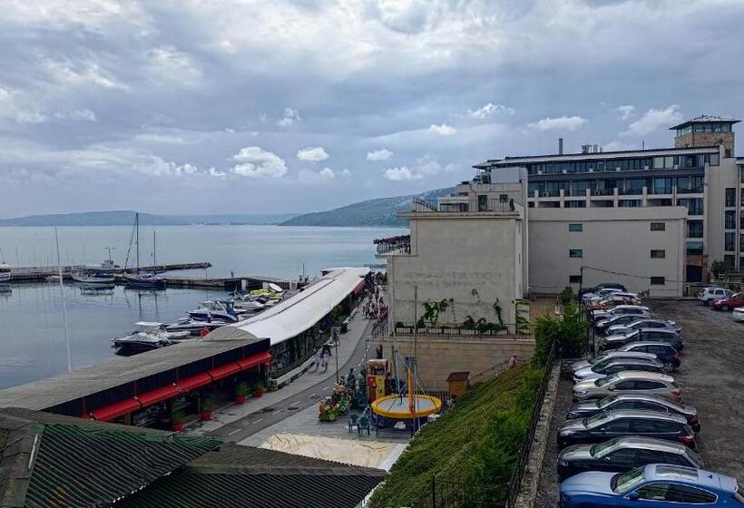 בית מלון כפרי Lotos