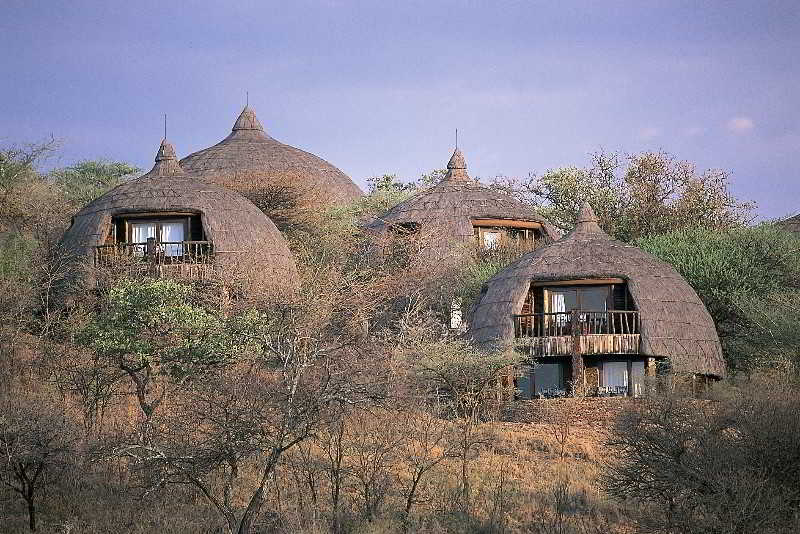 בית מלון כפרי Serengeti Serena Safari Lodge