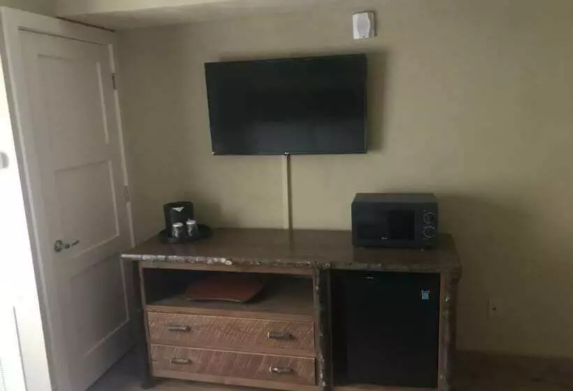 Отель The Appy Lodge