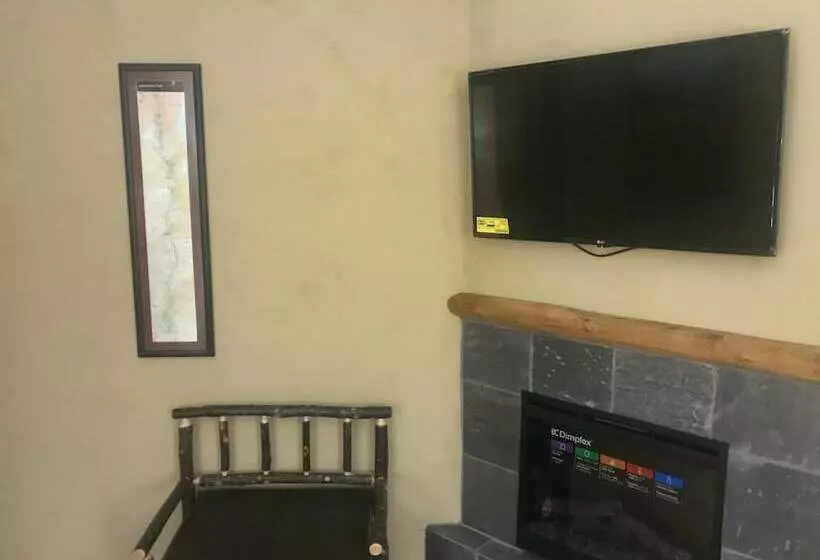 Отель The Appy Lodge