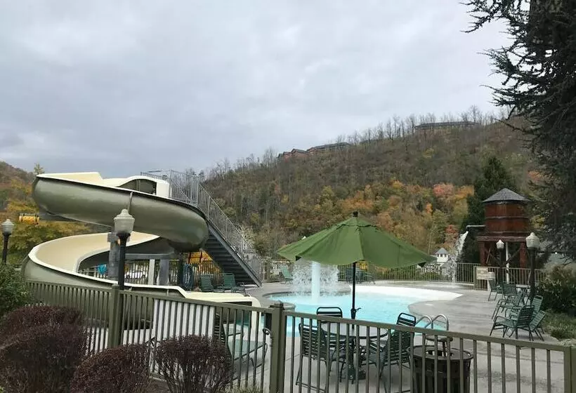 Отель The Appy Lodge