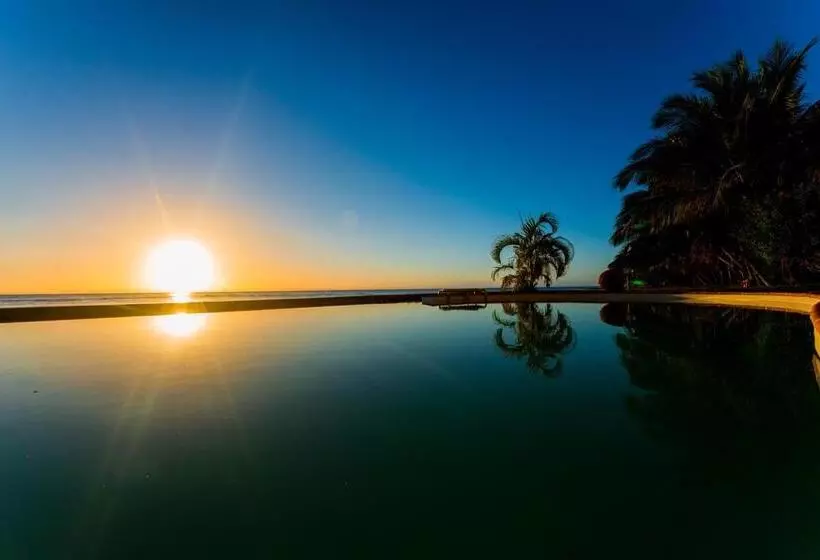 هتل Vanivola & Spa