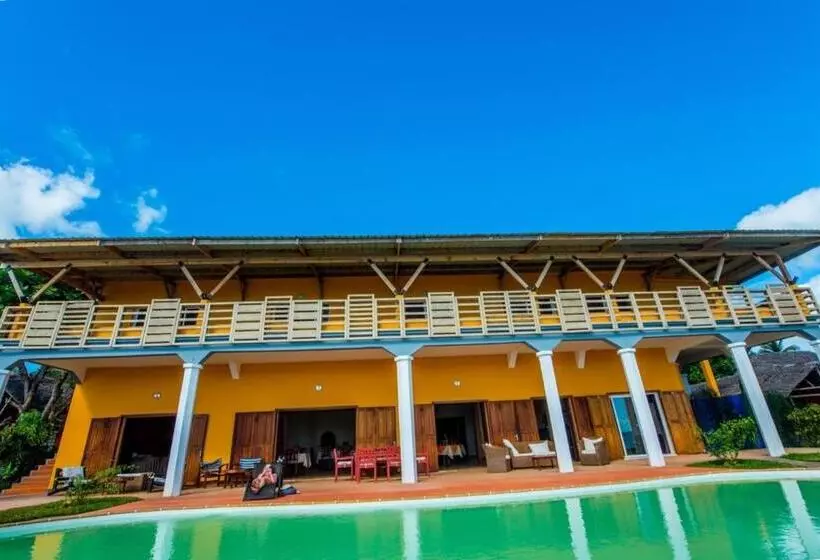 هتل Vanivola & Spa