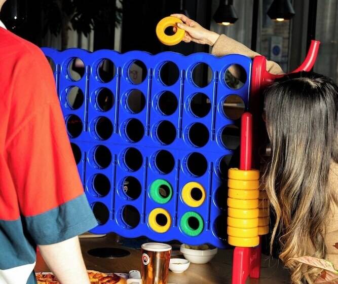 هتل Moxy Edinburgh Fountainbridge