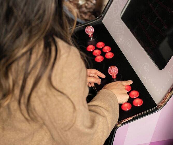 هتل Moxy Edinburgh Fountainbridge