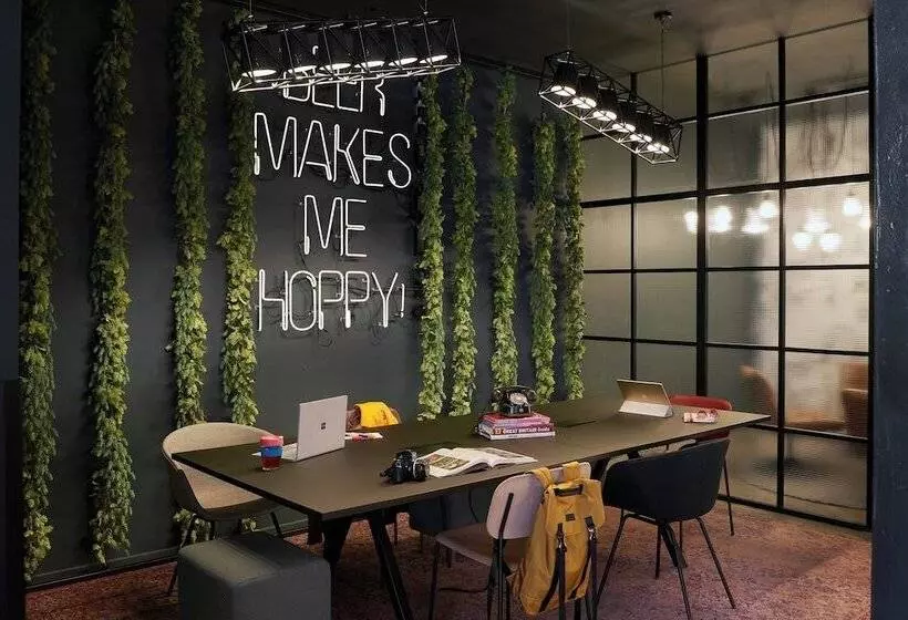 ホテル Moxy Edinburgh Fountainbridge