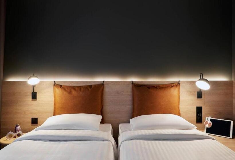 هتل Moxy Edinburgh Fountainbridge