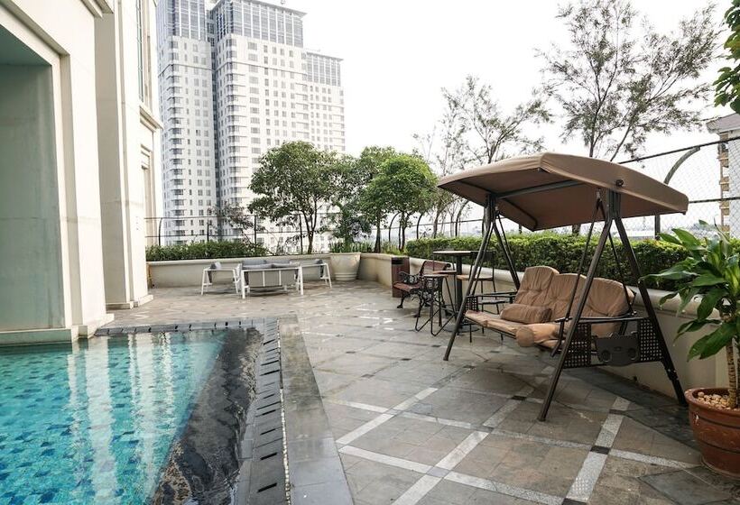 Modern 2br At The Belleza Apartment By Travelio