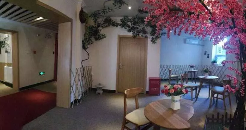 Happy Dragon Alley Hotel In The City Center With Big Window&free Coffe Laundry Fluent English Speaki