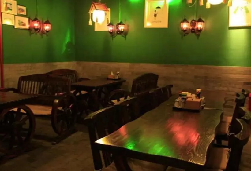 Happy Dragon Alley Hotel In The City Center With Big Window&free Coffe Laundry Fluent English Speaki