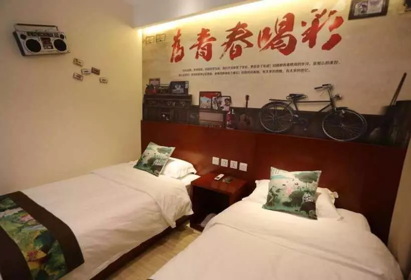 Happy Dragon Alley Hotel In The City Center With Big Window&free Coffe Laundry Fluent English Speaki