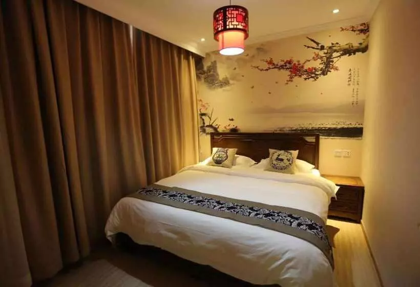 Happy Dragon Alley Hotel In The City Center With Big Window&free Coffe Laundry Fluent English Speaki