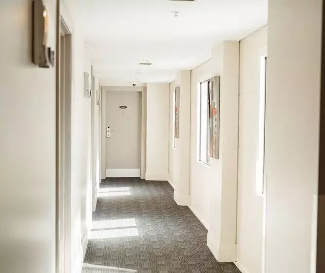 Auckland City Hotel Hobson St