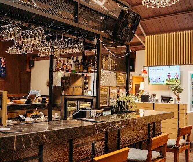 Auckland City Hotel   Hobson St