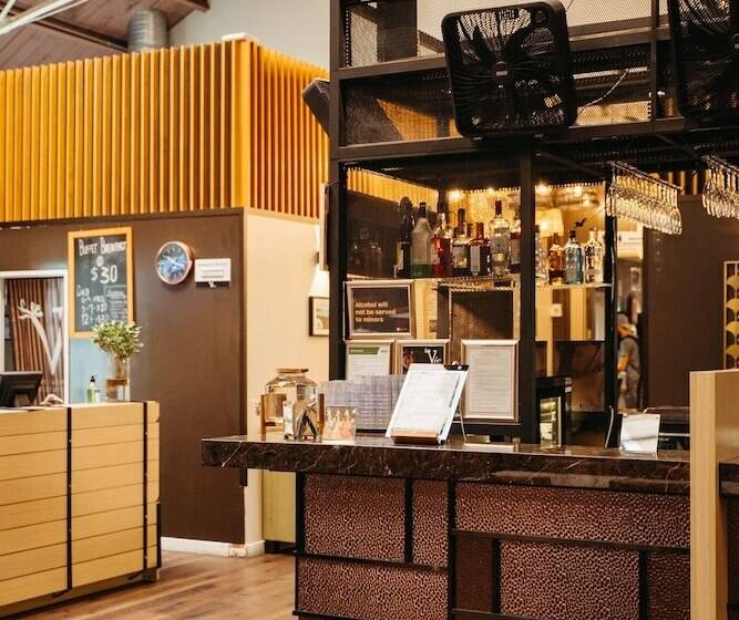 Auckland City Hotel   Hobson St