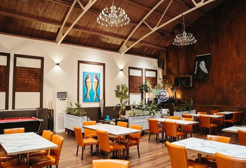 Auckland City Hotel   Hobson St