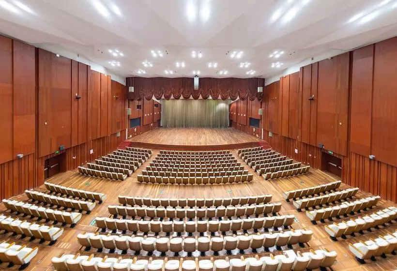 Отель Guangzhou Baiyun International Convention Center