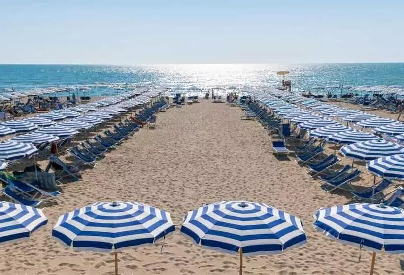 فندق Continental Resort