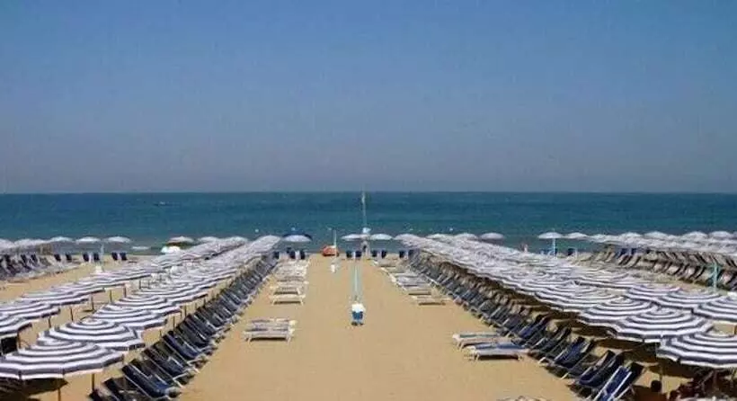 فندق Continental Resort