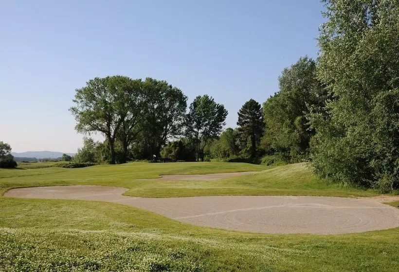 فندق Continental Resort