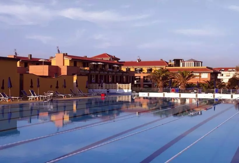 فندق Continental Resort