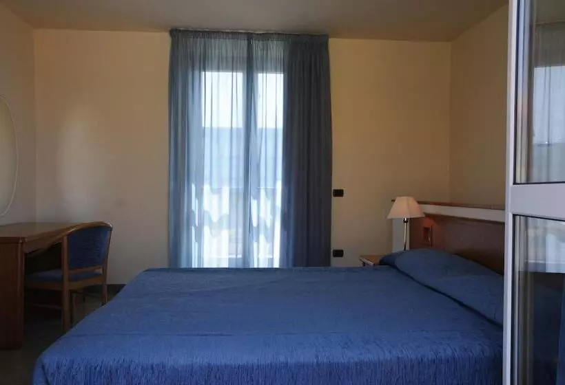 فندق Continental Resort