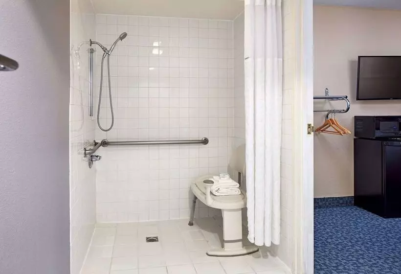 Отель La Quinta By Wyndham Thousand Oaks Newbury Park