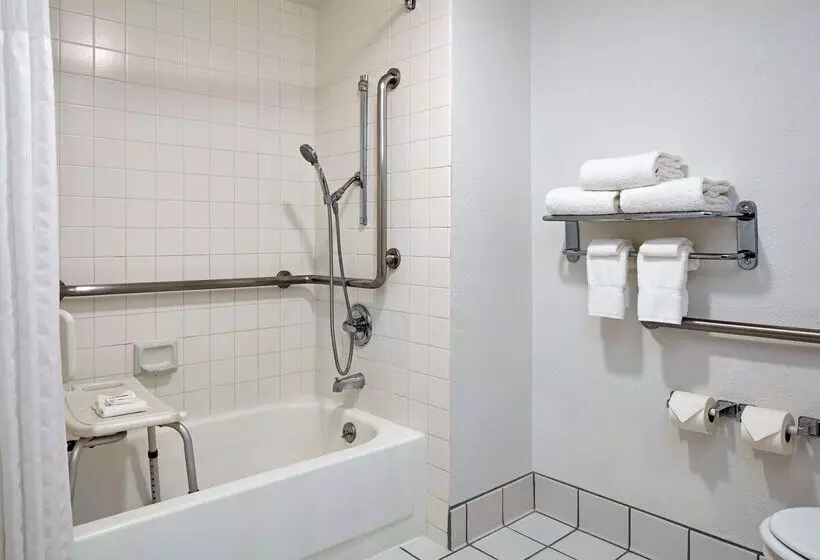 Отель La Quinta By Wyndham Thousand Oaks Newbury Park