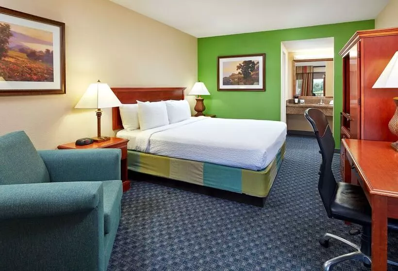 Отель La Quinta By Wyndham Thousand Oaks Newbury Park