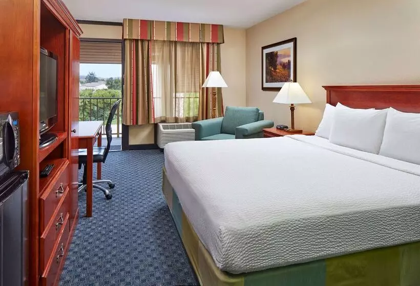 Отель La Quinta By Wyndham Thousand Oaks Newbury Park