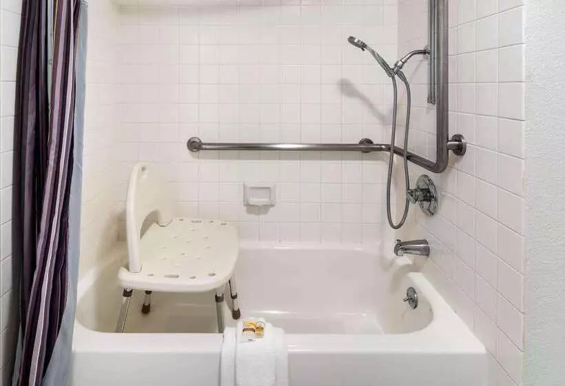 Отель La Quinta By Wyndham Thousand Oaks Newbury Park