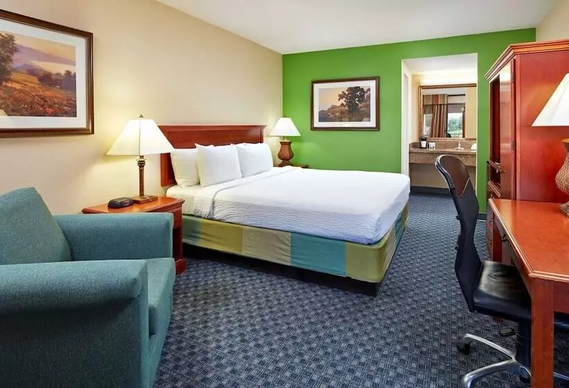 Отель La Quinta By Wyndham Thousand Oaks Newbury Park