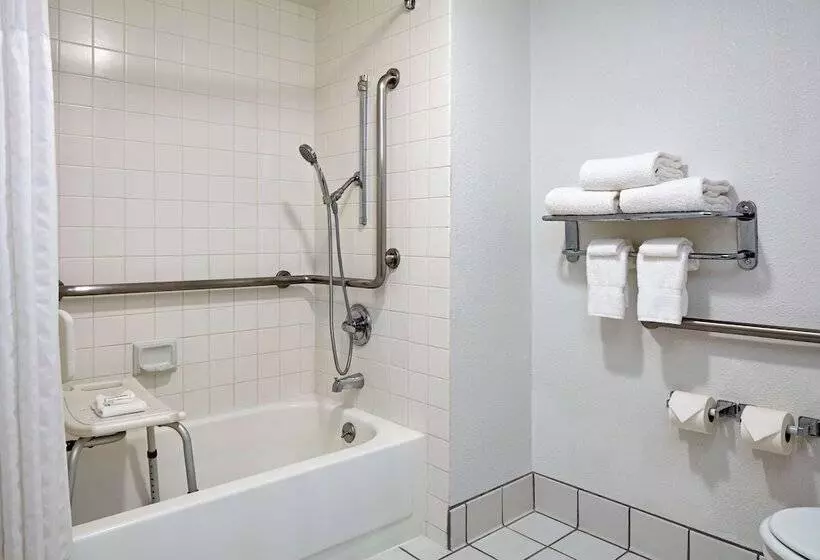 Отель La Quinta By Wyndham Thousand Oaks Newbury Park