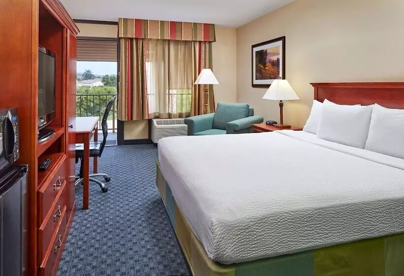 Отель La Quinta By Wyndham Thousand Oaks Newbury Park