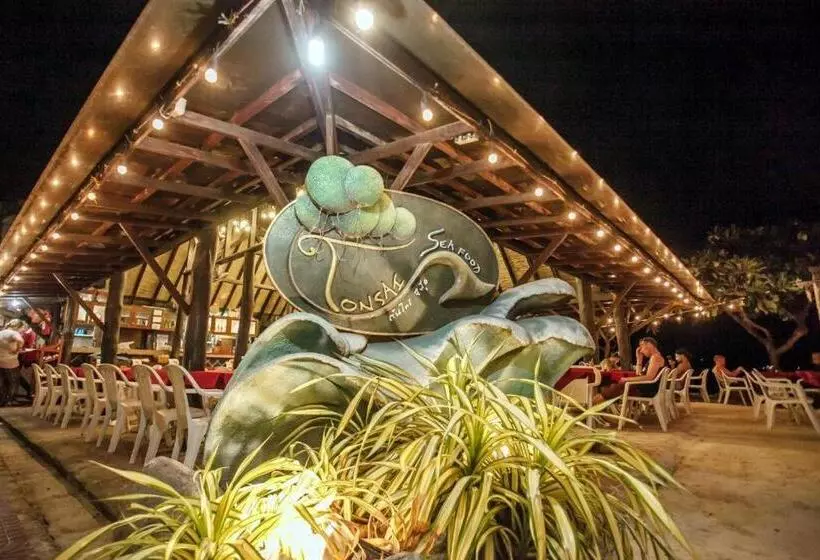 Отель Phi Phi Banyan Villa