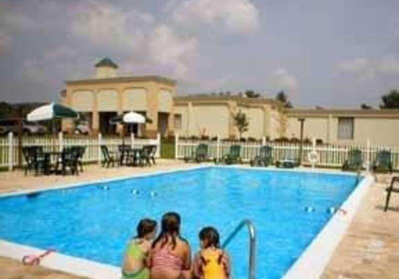 Отель Quality Inn & Suites