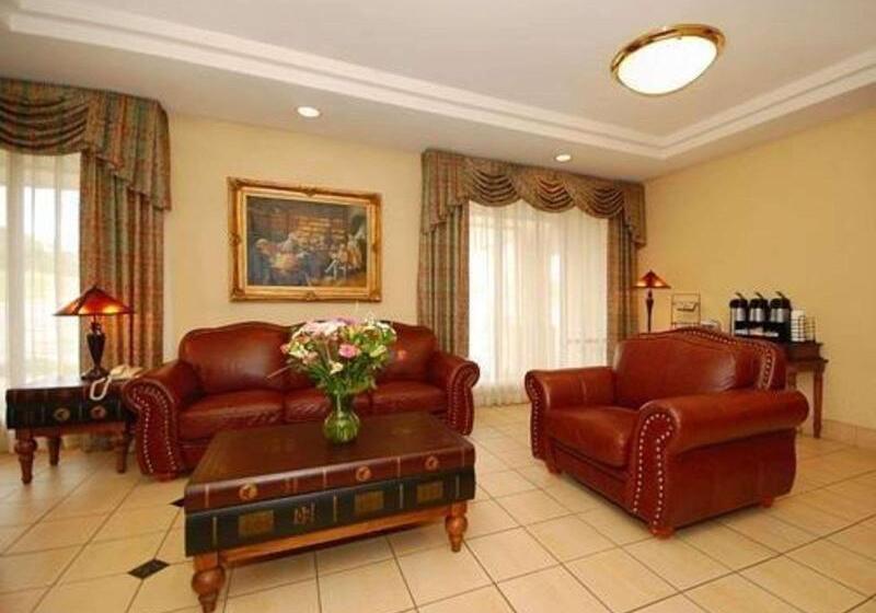 Отель Quality Inn & Suites