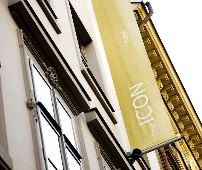 The Icon Hotel & Lounge