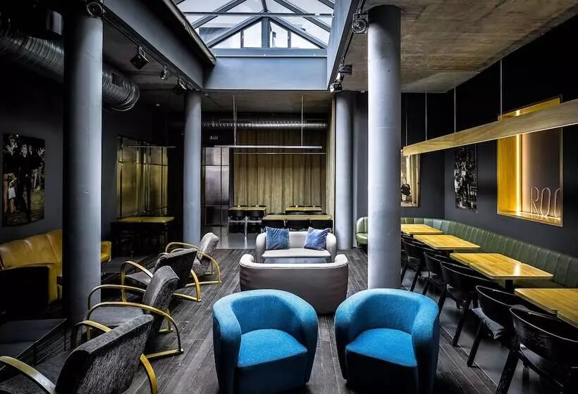 The Icon Hotel & Lounge