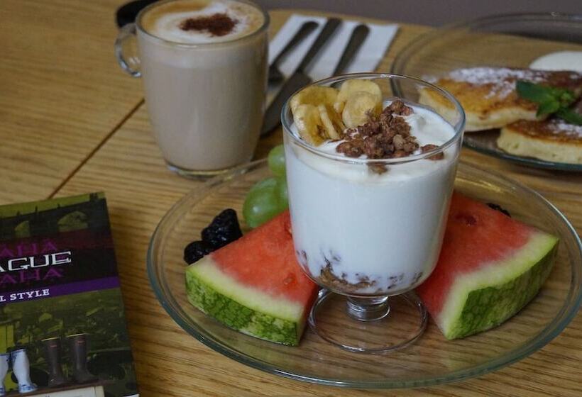 The Icon Hotel & Lounge