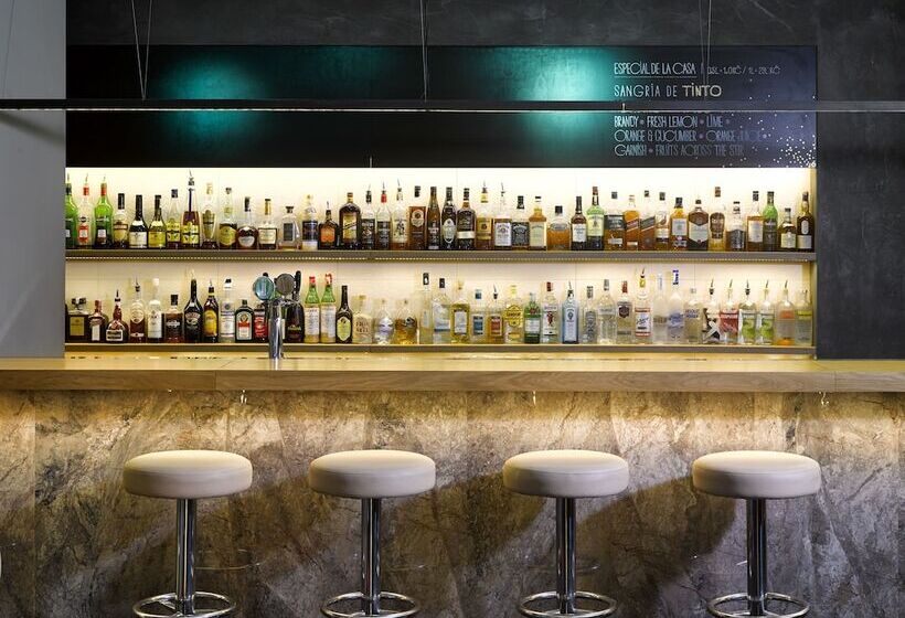 The Icon Hotel & Lounge