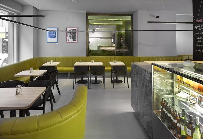 The Icon Hotel & Lounge