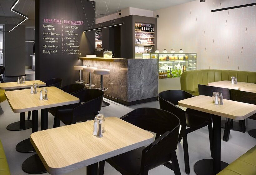 The Icon Hotel & Lounge