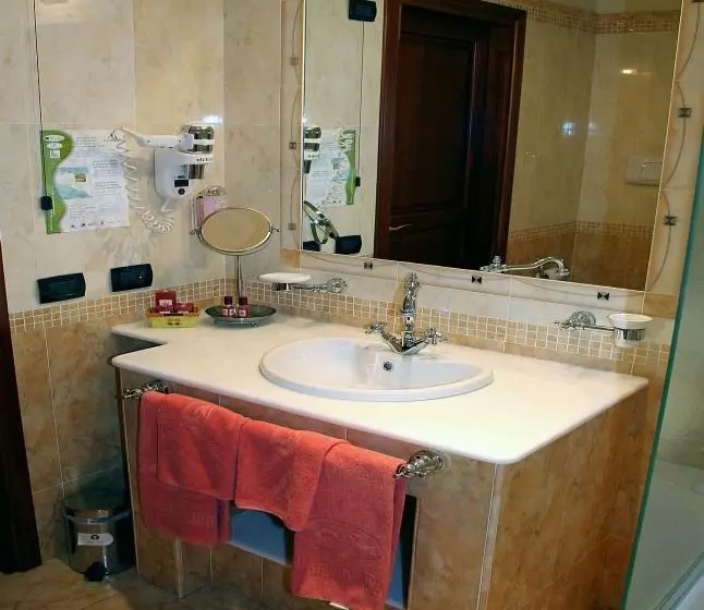 호텔 Ypsigro Palace