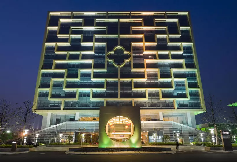 Mercure Suzhou Park Hotel & Suites
