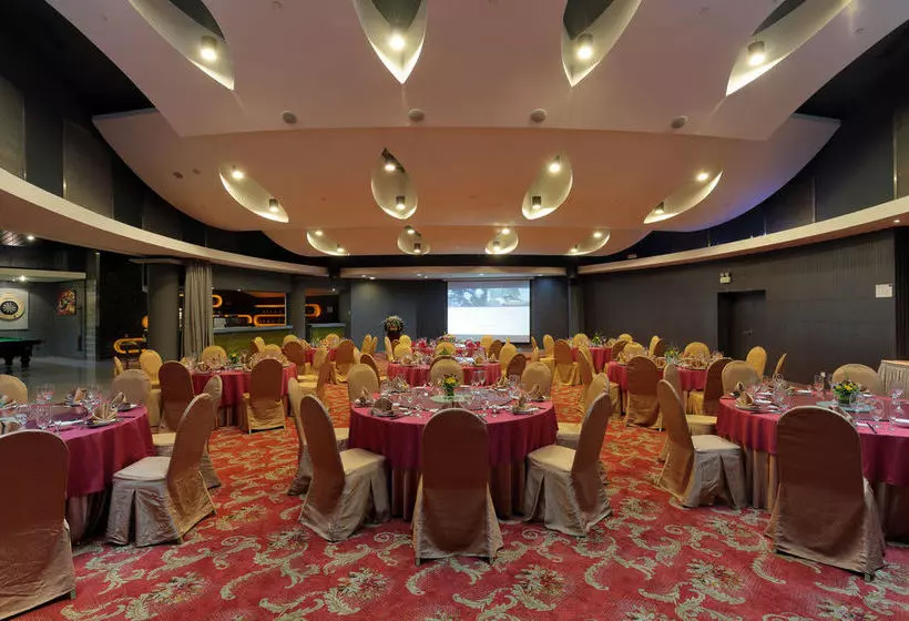 Mercure Suzhou Park Hotel & Suites