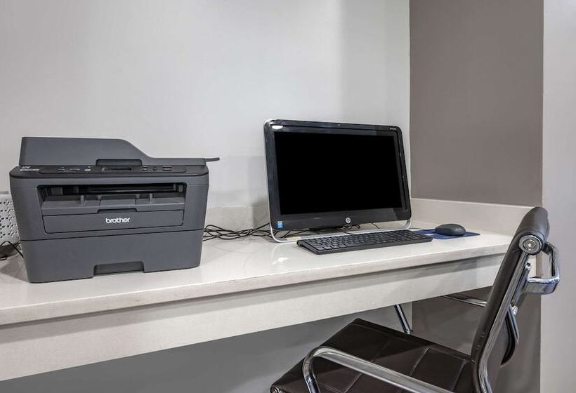 هتل Comfort Inn Airport